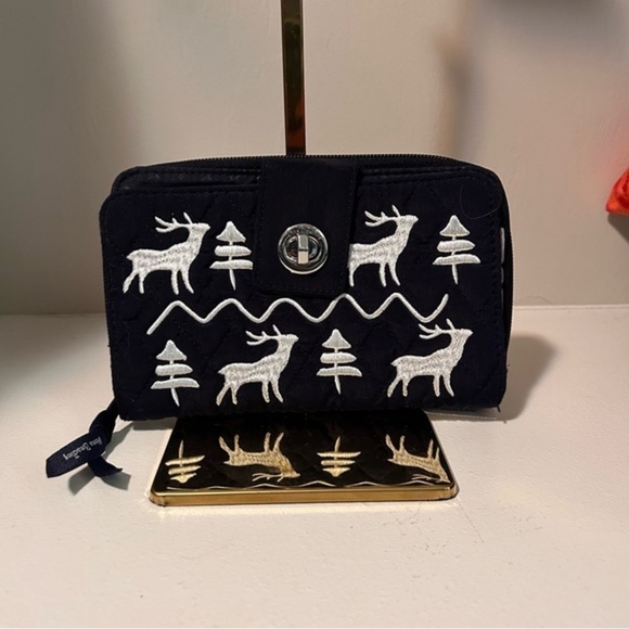 Vera Bradley RFID Turnlock Wallet in "Merry Mischief Snow Day" Embroidered - Picture 1 of 8
